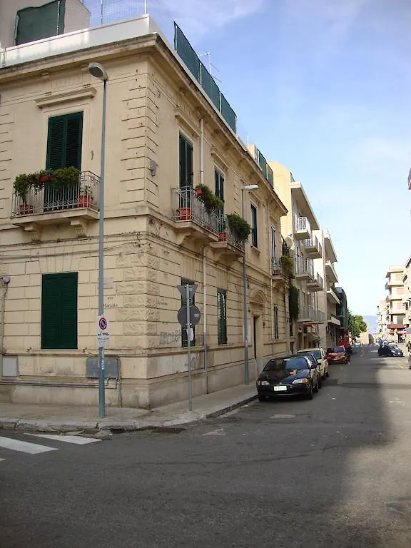 Bed & Breakfast La Maison Des Livres Reggio Calabria