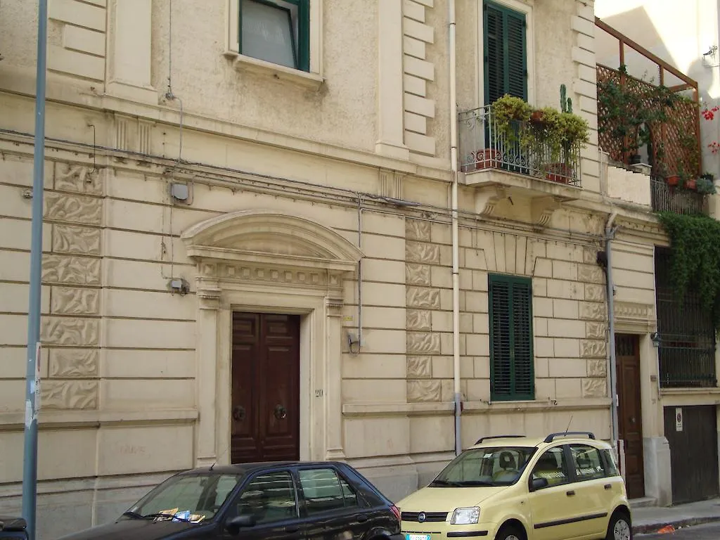 La Maison Des Livres Reggio Calabria 0*,  Italy